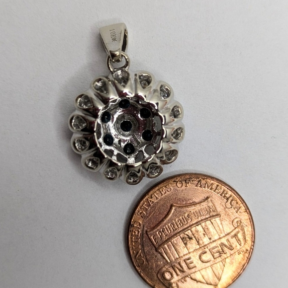 10k Blue White Diamond Pendant - Picture 5 of 7